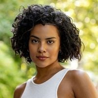 Após críticas por Maria de Fátima em 'Vale Tudo', Bella Campos revela superstição para afastar energias negativas. Veja foto!