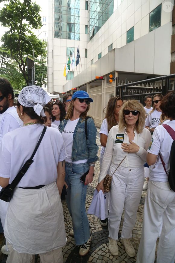 Renata Sorrah no Ato Musical pela Democracia, em Copacabana