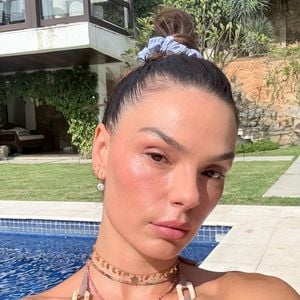 Isis Valverde convive com o glúten