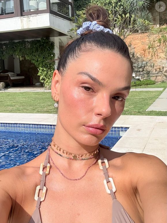 Isis Valverde convive com o glúten