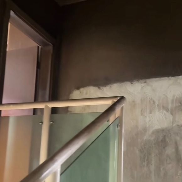 Um incêndio atingiu a casa de Régis Danese e provocou momentos de tensão para a família do cantor gospel. Após o susto, o artista e sua esposa, Kelly Danese, usaram as redes sociais para tranquilizar os fãs e agradecer as inúmeras mensagens de apoio recebidas