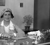 A famosa frase foi atribuída a Coco Chanel pelo suplemento Maximes et Sentences, da revista Vogue, publicado em Paris em setembro de 1938