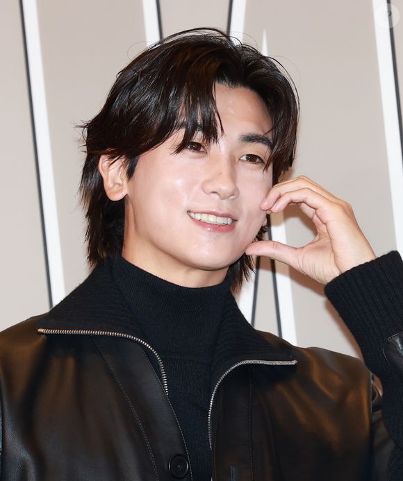 Park Hyung-sik tem 33 anos atualmente