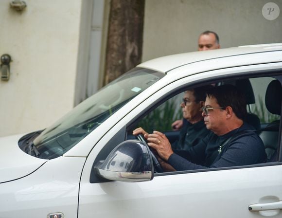 Corpo de Rick, dupla de Renner, foi velado por Alexandre, dupla de Altair, em cemitério de Sorocaba (SP)