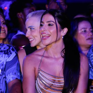 Anteriormente, Natália esteve em um relacionamento aberto com o ator Emiliano D'Ávila, conhecido por sua participação no programa do saudoso Paulo Gustavo, o humorístico do Multishow "Vai que Cola". O ex-casal ficou junto por mais de uma década.