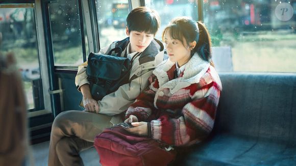 'Nossa Geração': uma jovem tem sua vida transformada com a chegada de um estudante rico da capital e entre eles surge um romance