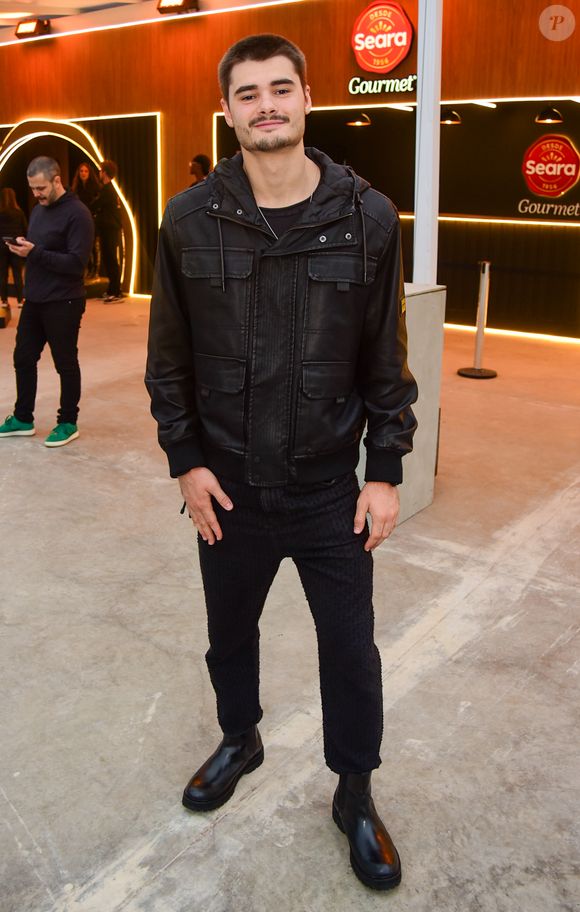 João Assunção também apostou em um look monocromático para o The Town 2025