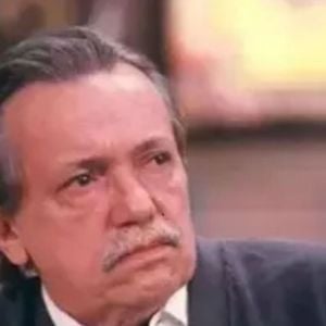 Qual é o segredo de Saldanha em 'Rainha da Sucata'? Padrasto de Maria do Carmo (Regina Duarte) esconde casamento de Neiva (Nicette Bruno)