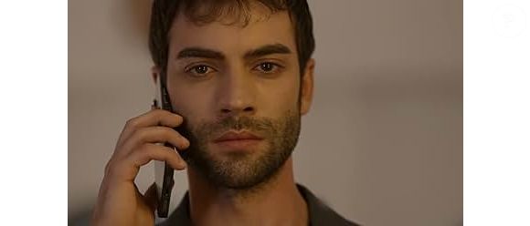 Burak Berkay Akgül como Yaman Gülsoy em "Safir"