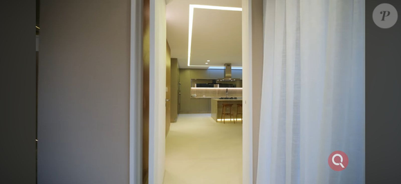 A casa de alto padrão reúne elementos que transformam o imóvel em um verdadeiro refúgio particular para o jogador