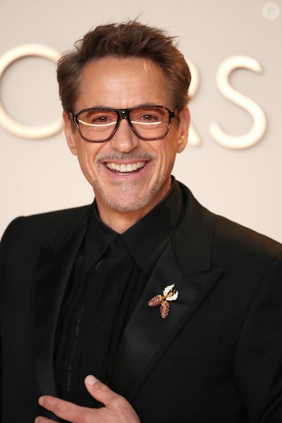 Robert Downey Jr. experimentou drogas pela primeira vez ainda criança após incentivo do pai, episódio revisitado no documentário Sr.