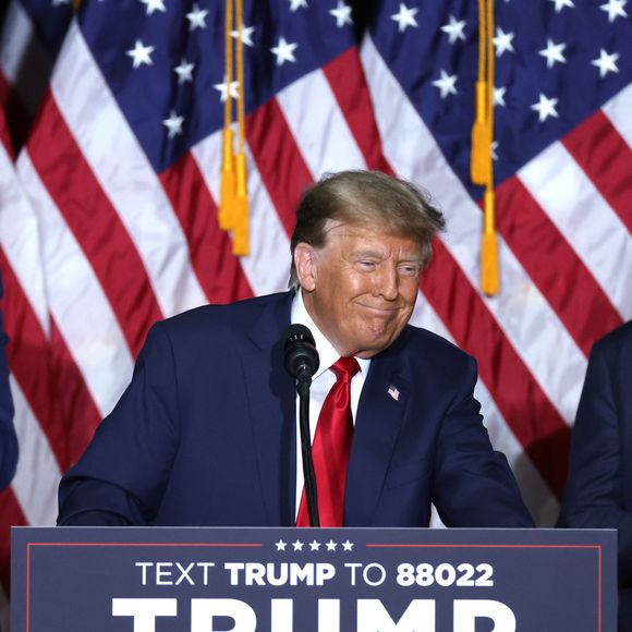 Donald Trump está em seu segundo mandato, à frente da presidência dos Estados Unidos.