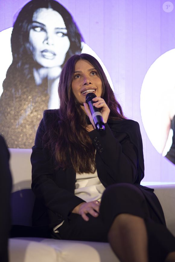 Flavia Pavanelli também deu uma entrevista ao Purepeople falando sobre carreira, beleza e novas perspectivas de carreira