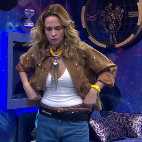 A postura de Ana Paula Renault no reality show repercutiu nas redes sociais e recebeu apoio de celebridades