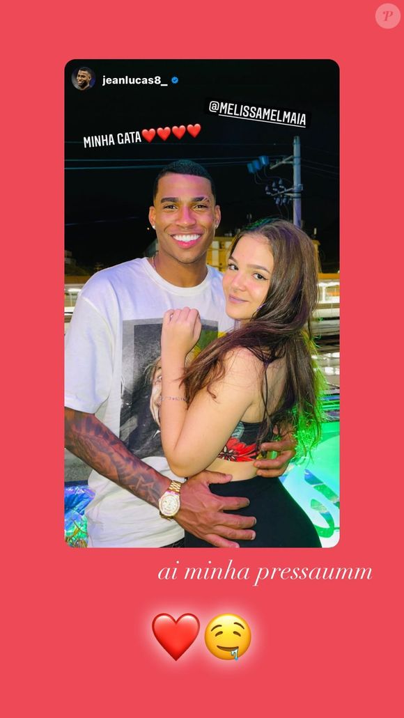 Na época, o jogador atuava pelo Flamengo. O romance não evoluiu para namoro, mas durou alguns meses e chegou a ser assumido publicamente.