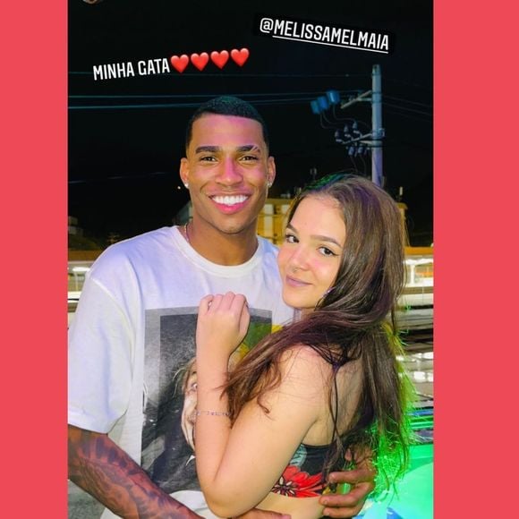 Na época, o jogador atuava pelo Flamengo. O romance não evoluiu para namoro, mas durou alguns meses e chegou a ser assumido publicamente.