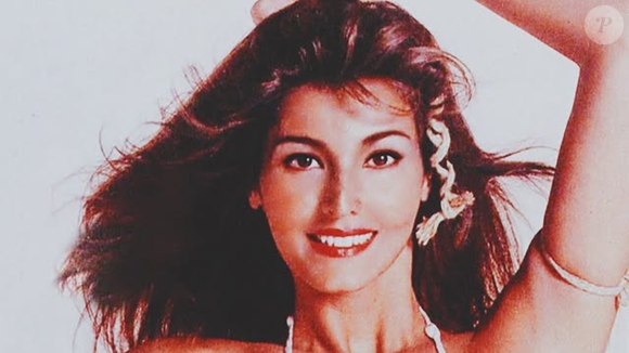 Respire fundo e veja como Roberta Close está hoje aos 60 anos; icônica modelo fez rara aparição com o marido no Brasil