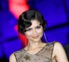 O vestido de Zendaya transformou a teia do Homem-Aranha em alta-costura. Assinado pela Giorgio Armani, o look apostou em transparência, cristais e aplicações douradas