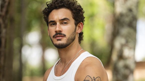 Nem o galã de 'Coração Acelerado' acredita no próprio papel: duas palavras curtas com a letra 'I' que Filipe Bragança usou para definir o comportamento de João Raul