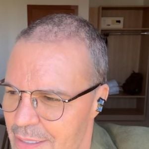 Após o show, Eduardo Costa falou com os fãs no Instagram; foi possível ver mais detalhes a respeito de seu novo visual.