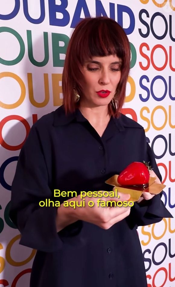 Helena Rizzo experimenta morango do amor