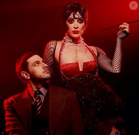 Guilherme Magon contracenou com Claudia Raia em 'Cabaret', em 2011, substituindo Reynaldo Gianecchini