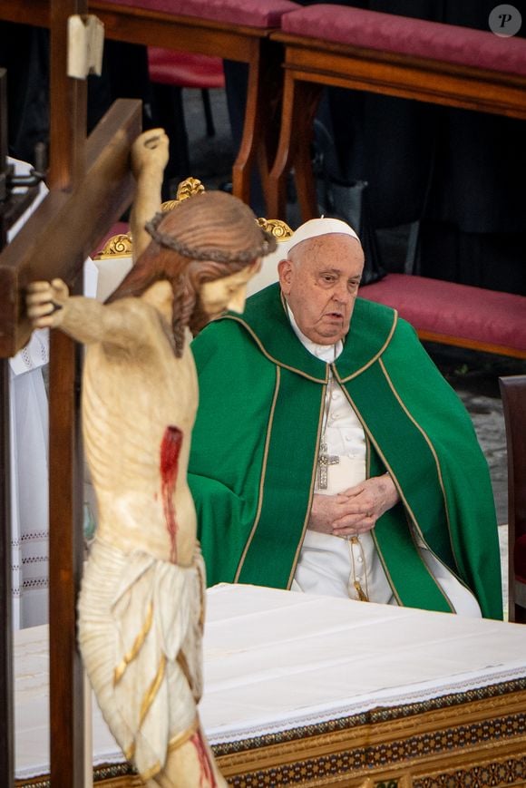 Papa Francisco foi internado em 14 de fevereiro de 2025: situação é complexa