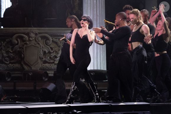 Lady Gaga, que estava sendo criticada por estar mais 'reclusa', levou uma 'surra' de elogios na web: 'Diva'