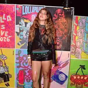 Sofia, filha de Grazi Massafera e Cauã Reymond, compareceu ao Lollapalooza recentemente