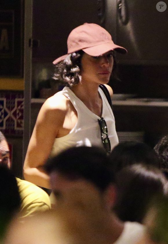 Bruna Marquezine aproveitou o sábado (07) na companhia dos amigos
