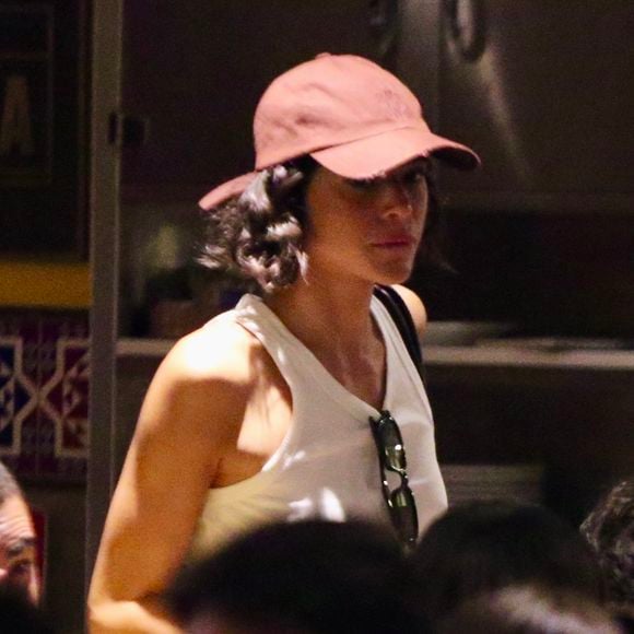 Bruna Marquezine aproveitou o sábado (07) na companhia dos amigos