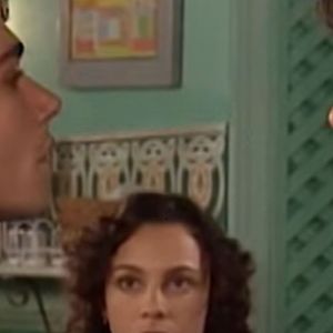 Com quem Joyce (Carla Marins) fica no final de 'História de Amor'? No final da novela de Manoel Carlos, a filha de Helena (Regina Duarte) escolhe ficar ao lado de Caio (Angelo Paes Leme)