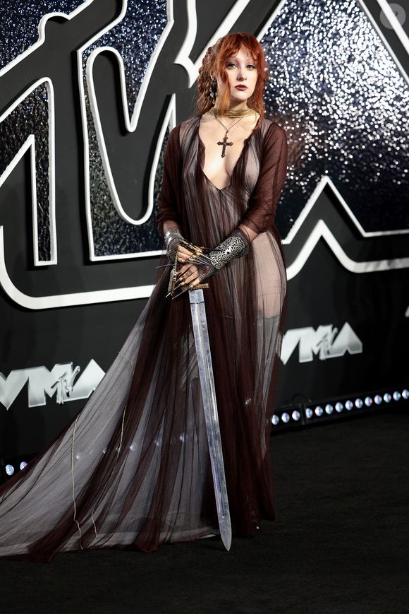 Chappell Roan e os limites da fama: cantora expõe cansaço com exposição e divide opiniões nas redes