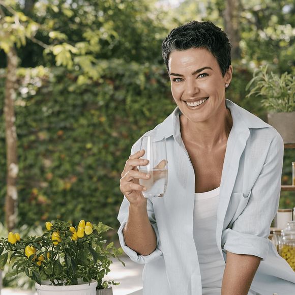 Ana Paula Arósio voltou a ser assunto nas redes sociais. A atriz é protagonista do comercial de uma marca de suplementos