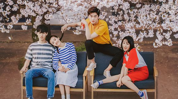 'Amor à Primeira Vista': amigos de escola se reencontram anos depois e descobrem que o amor adolescente pode amadurecer junto com eles