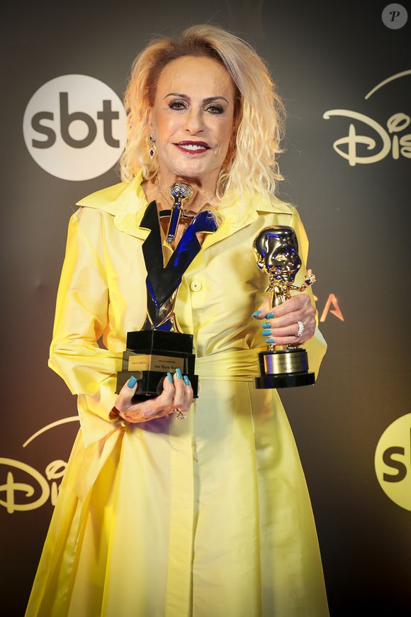 Ana Maria Braga foi homenageada com o Troféu Imprensa, do SBT, pela carreira, e venceu o Troféu Internet com o seu 'Mais Você'