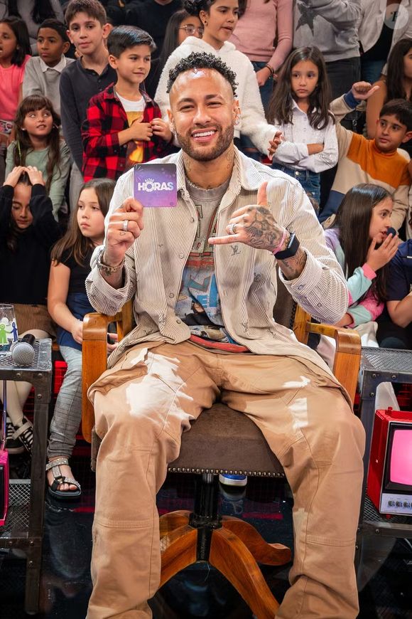 Web provocou Neymar pela atitude com Ana Castela, especialmente pelo fato de Bruna Biancardi estar na plateia