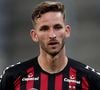 Léo Pereira mantinha um visual que fazia muito sucesso entre os homens da época, com topetão e cabelo curto dos lados