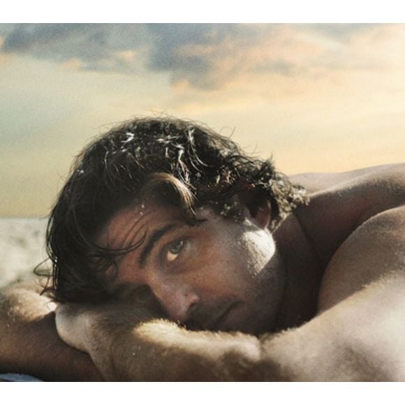 Marco Pigossi vive drama imigrante em 'Maré Alta' como Lourenço