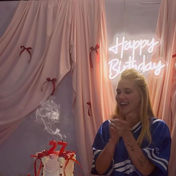 Virgínia Fonseca ganhou uma comemoração antecipada na véspera de seu aniversário