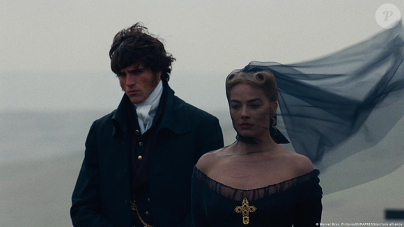 Filme baseado na obra de Emily Brontë destaca paixão obsessiva e relações tóxicas entre Heathcliff e Catherine