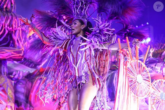 Pocah voltou a desfilar na Grande Rio após dois anos de hiato