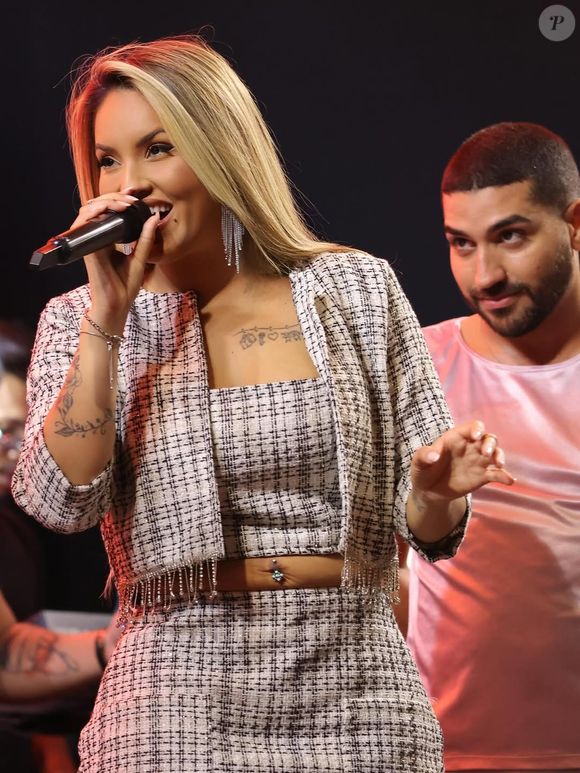 Yara Tchê sobre o guarda-roupa durante o São João: ‘É um desafio maior que cantar (risos). A gente acaba fazendo um cronograma detalhado do que vou usar em cada show’
