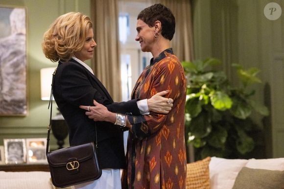 Odete Roitman (Debora Bloch) chega à casa de Celina (Malu Galli) no capítulo de segunda-feira (28) de 'Vale Tudo'