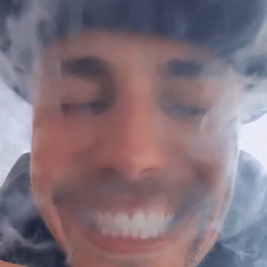 Justin Bieber gera preocupação com possível recaída após vídeo fumando e aparência abatida