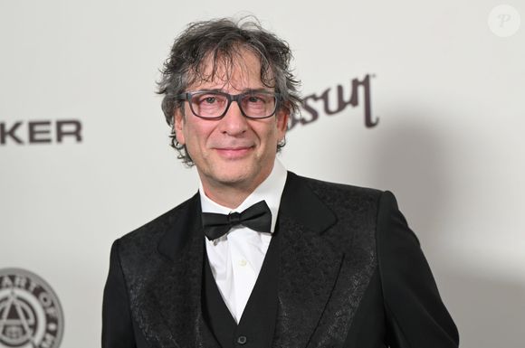 Neil Gaiman é acusado de chamar babá de 'escrava' e exigir tratamento como 'mestre'