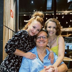 Pais de Larissa Manoela assinaram contrato vitalício com gravadora em 2012, quando a filha tinha 11 anos