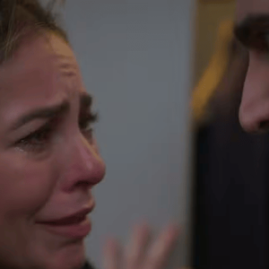 Promessa dramática: Heleninha (Paolla Oliveira) garante a Tiago (Pedro Waddington) que vai abandonar a bebida