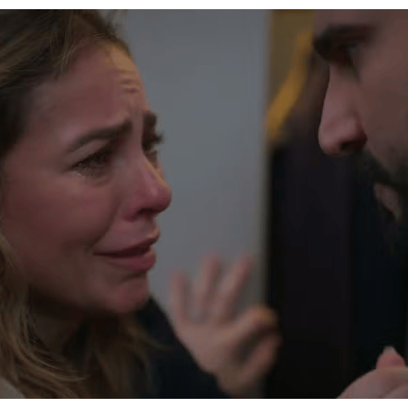 Promessa dramática: Heleninha (Paolla Oliveira) garante a Tiago (Pedro Waddington) que vai abandonar a bebida