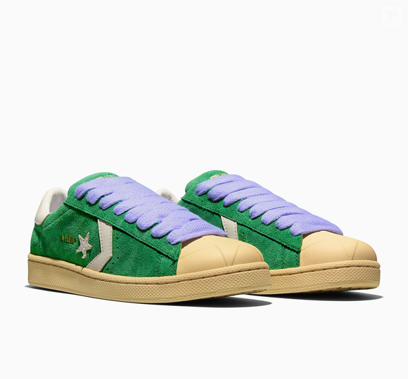 O Converse 1908 Pro Leather resgata elementos do arquivo da marca e ganha uma versão mais encorpada, moderna e voltada ao streetwear atual